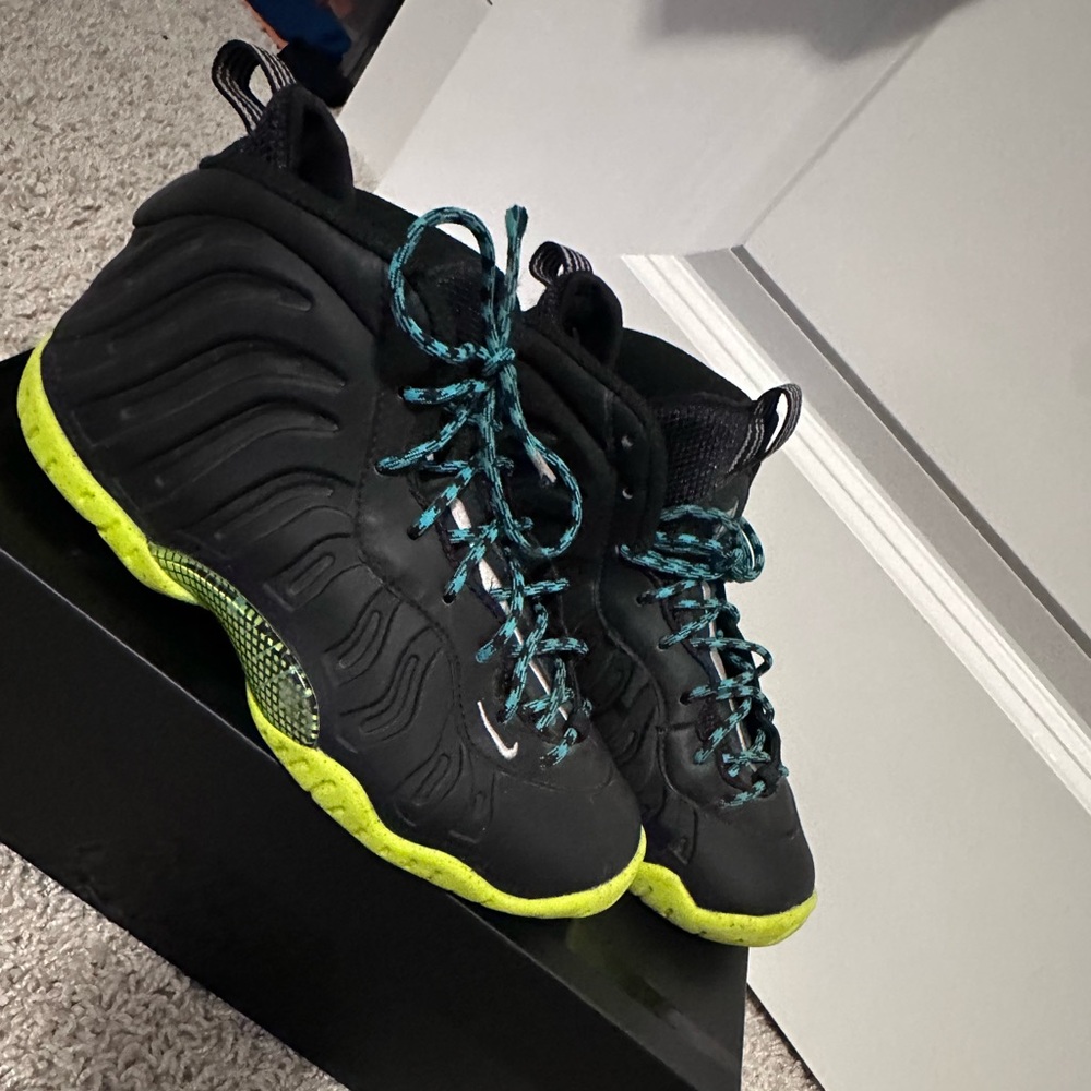 Boys Nike foams
